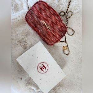 Chanel Pouch Mascara set w/ chain strap and D rings.